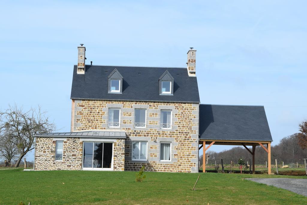 Gites De La Croix Du Bourg Le Mesnil-Ozenne Exterior foto